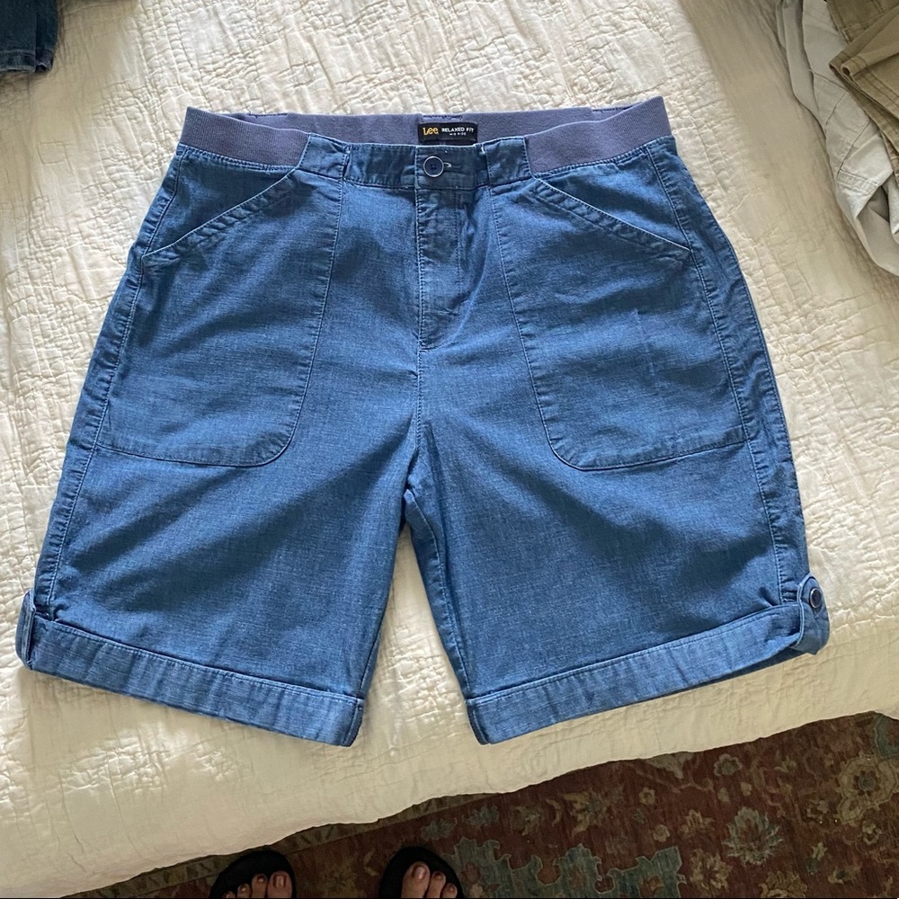 Two pair of Lee relaxed fit shorts in denim blue and olive, Sz 16 med